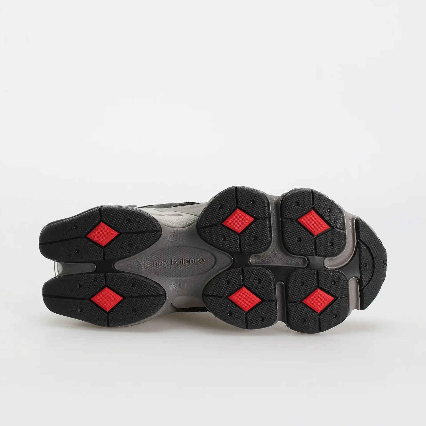 Tênis Preto New Balance 9060 Black Castlerock Parte do Solado Preto com Vermelho