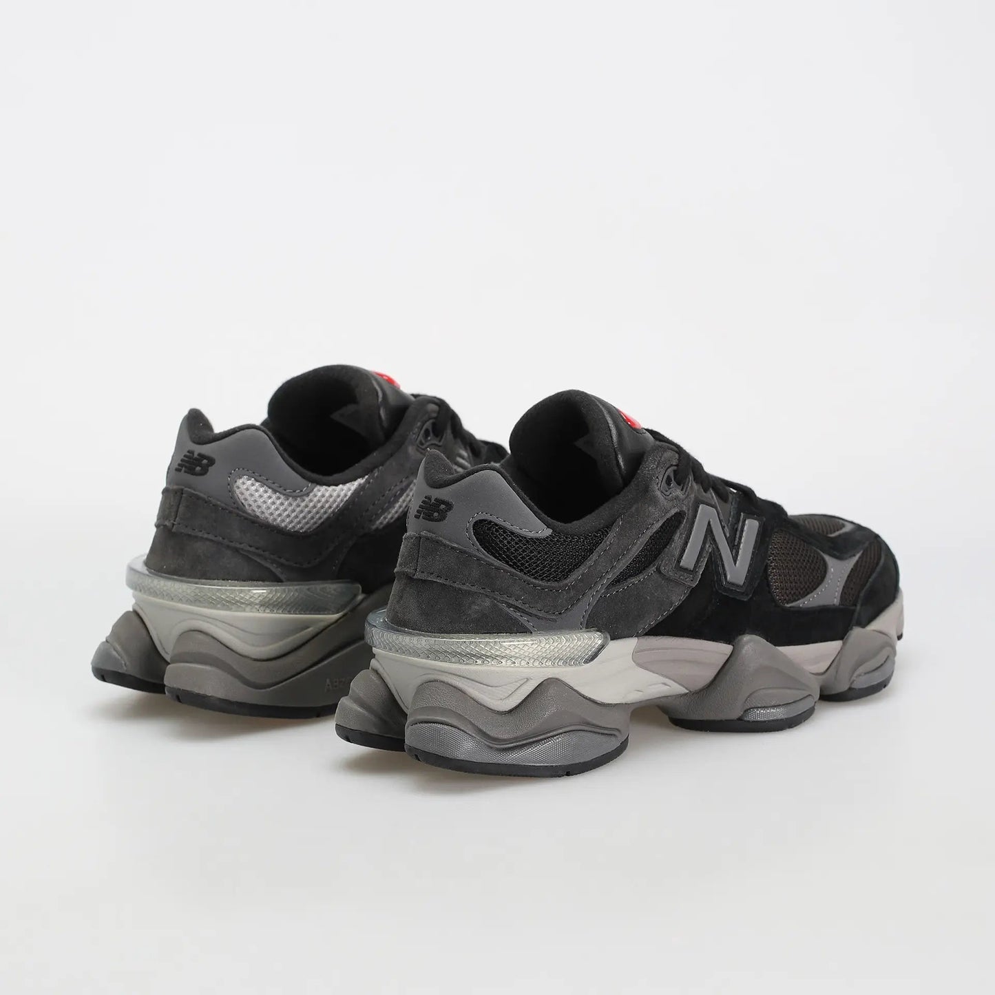 Tênis Preto New Balance 9060 Black Castlerock Vista da Parte Traseira