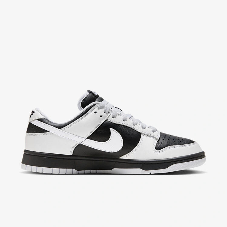 Tênis Preto e Branco Nike Dunk Low Reverse Panda Parte Lateral Interna