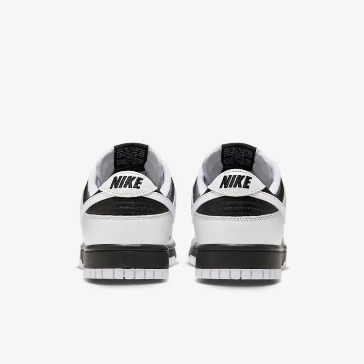 Tênis Preto e Branco Nike Dunk Low Reverse Panda Detalhes Traseiros