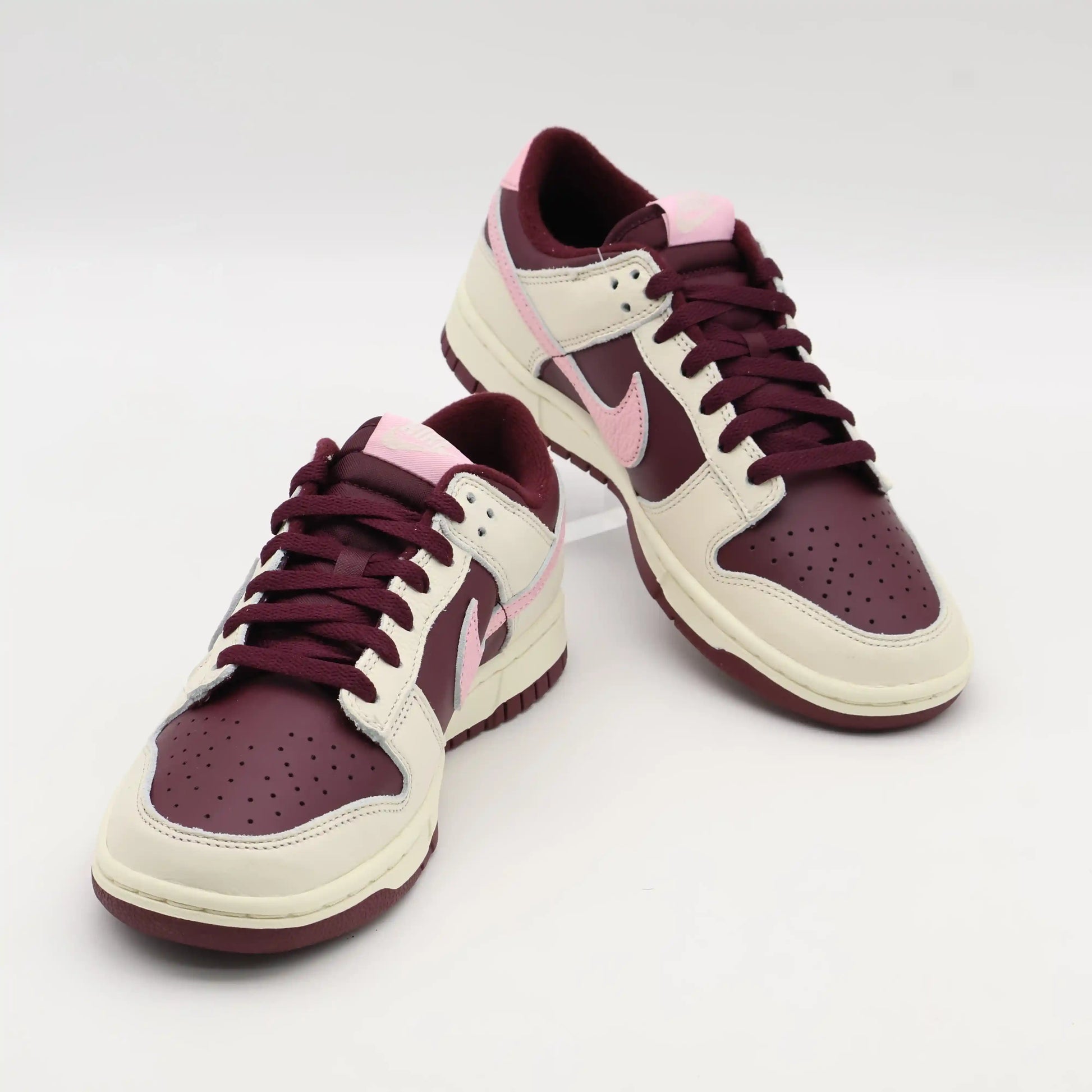 Tênis Rosa Nike Dunk Low Valentine Days Visto De Frente