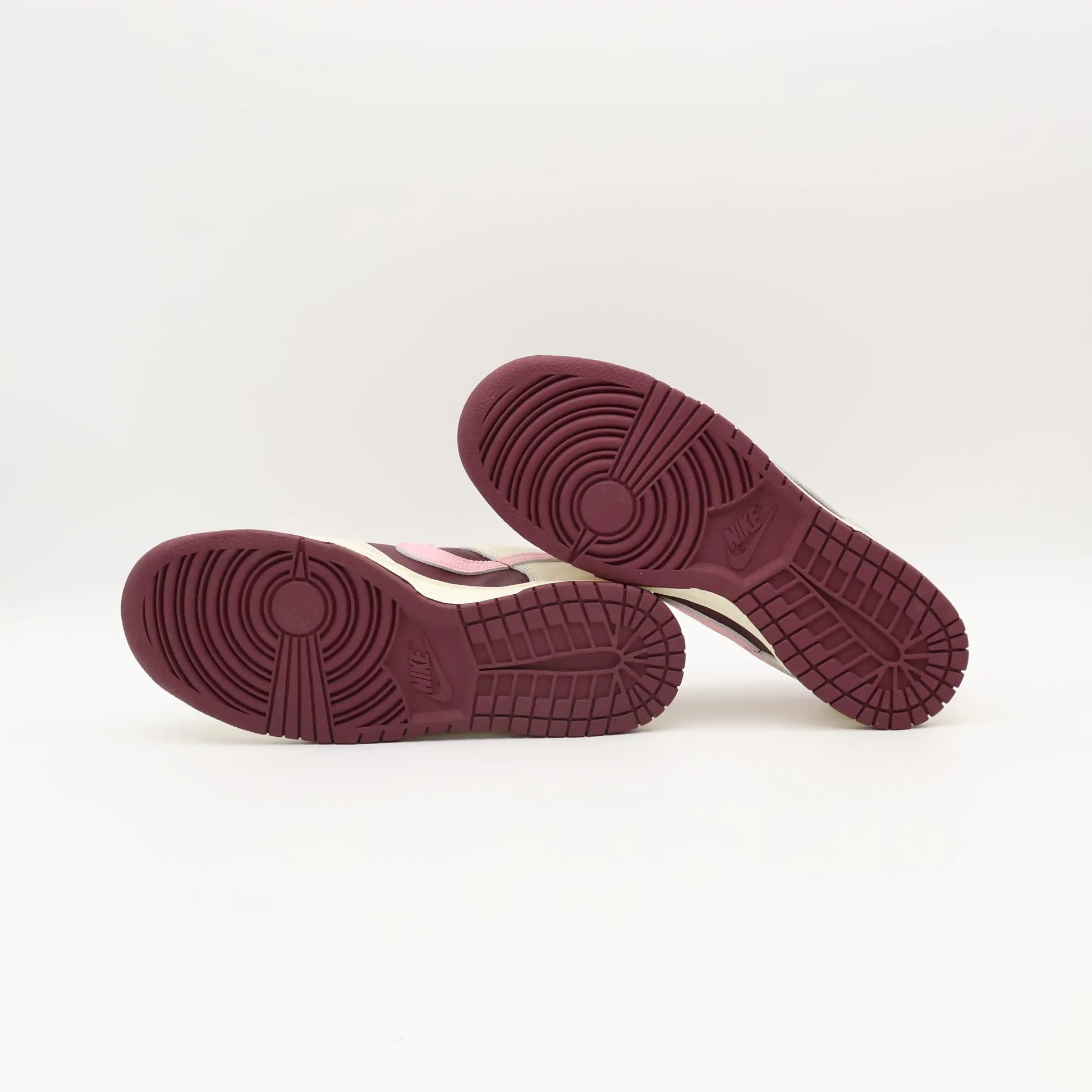 Tênis Rosa Nike Dunk Low Valentine Days Vista Do Solado
