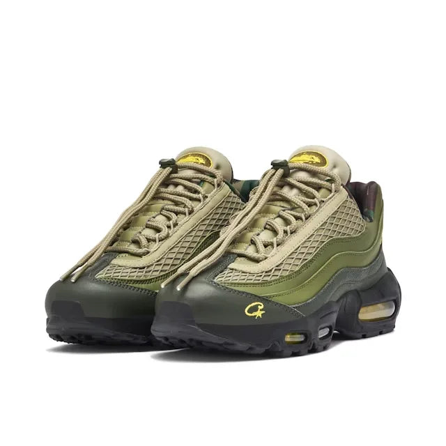 Tênis Verde Nike Air Max 95 Corteiz Gutta Green Par Visto de Frente