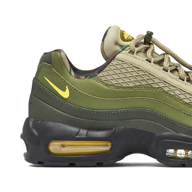 Tênis Verde Nike Air Max 95 Corteiz Gutta Green Detalhes do Mini Swoosh Amarelo