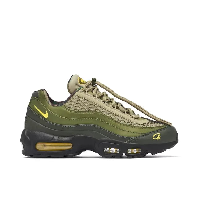Tênis Verde Nike Air Max 95 Corteiz Gutta Green Parte Lateral Direita