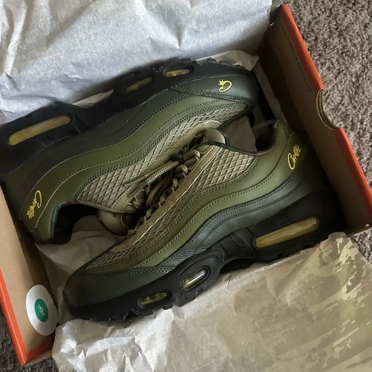 Tênis Verde Nike Air Max 95 Corteiz Gutta Green Dentro da Caixa