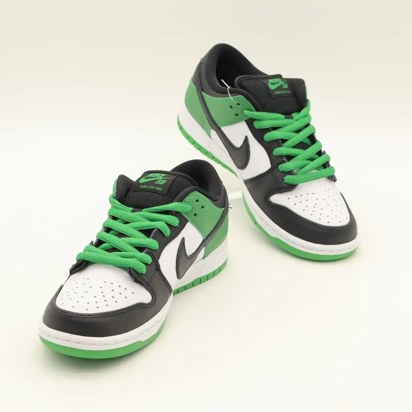 Tenis Nike Verde Dunk Low Classic Green Visto de Frente