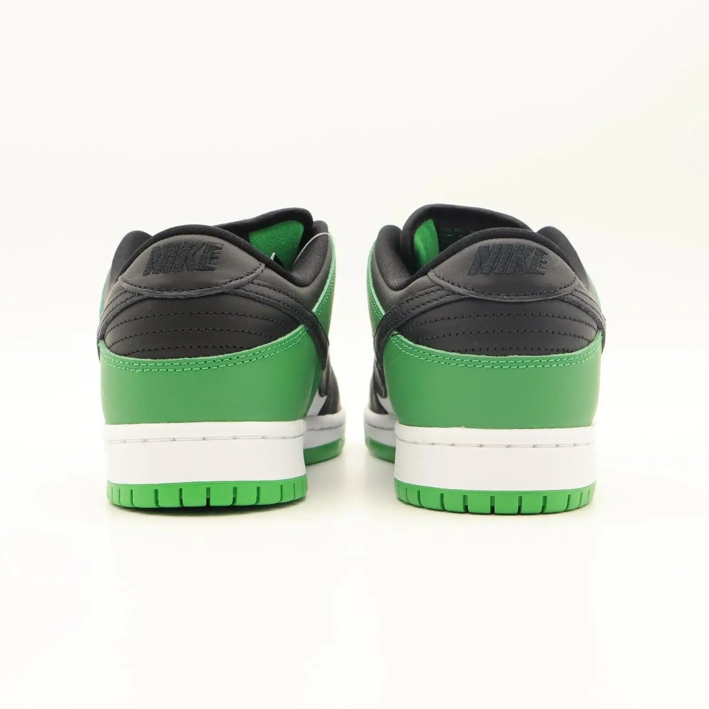 Tenis Nike Verde Dunk Low Classic Green Detalhes do Couro Traseiro