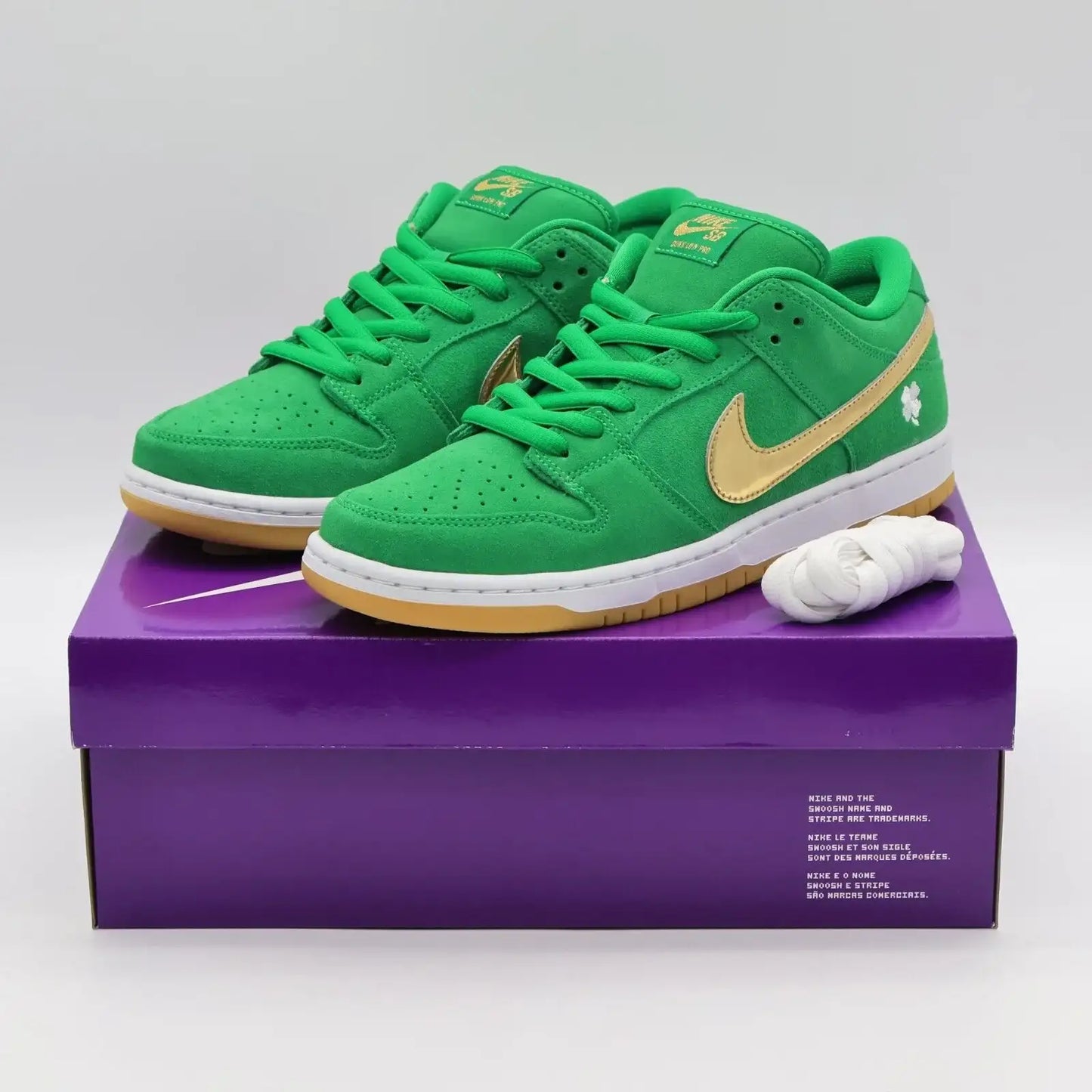 Tênis Verde Nike Dunk Low St Patrick’s Day Visto Por Cima da Caixa