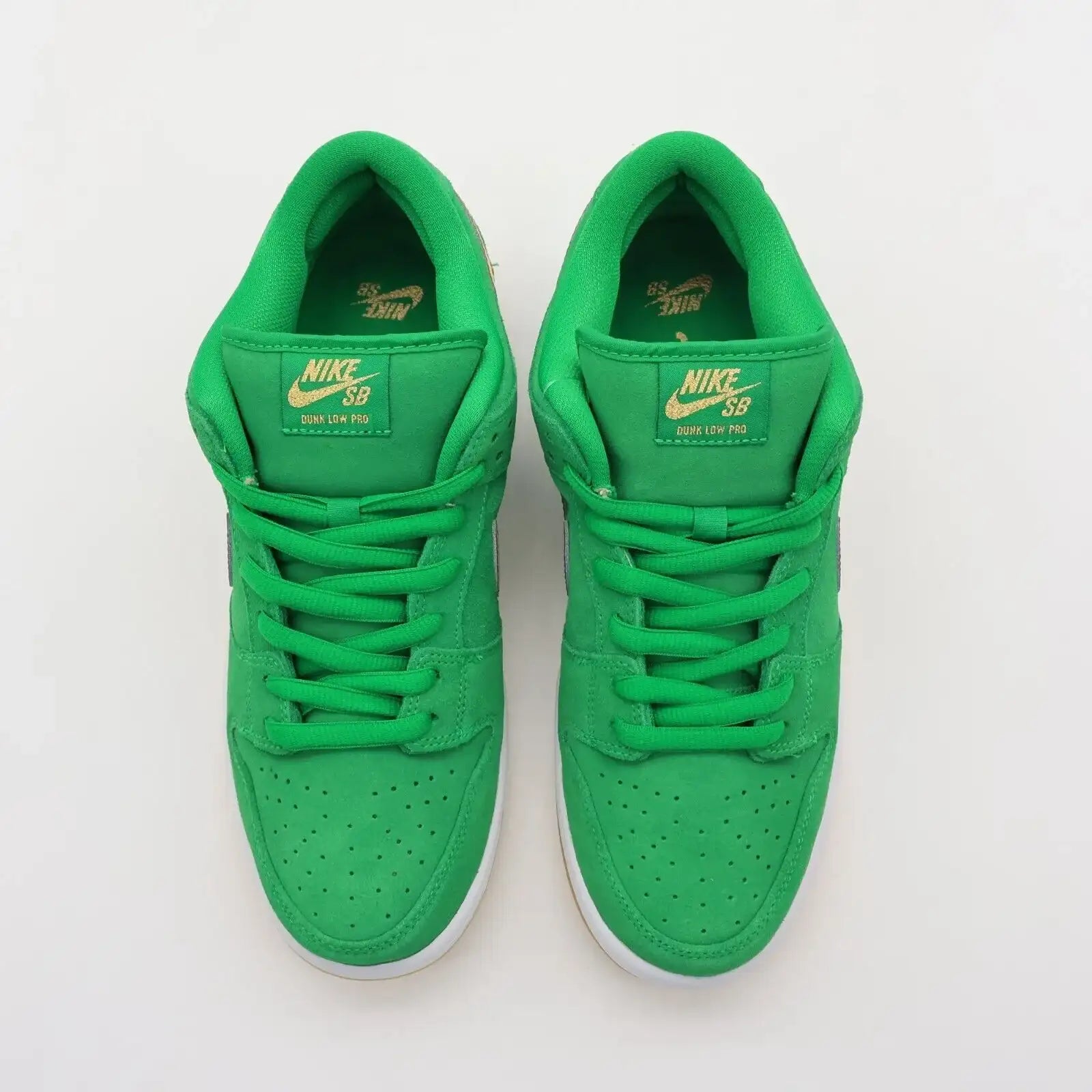 Tênis Verde Nike Dunk Low St Patrick’s Day Visto em Detalhes Por Cima