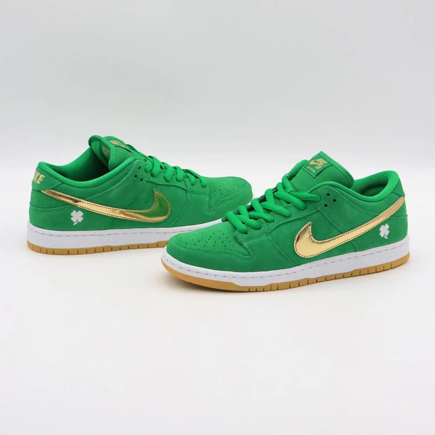 Tênis Verde Nike Dunk Low St Patrick’s Day Par Visto Lateralizado