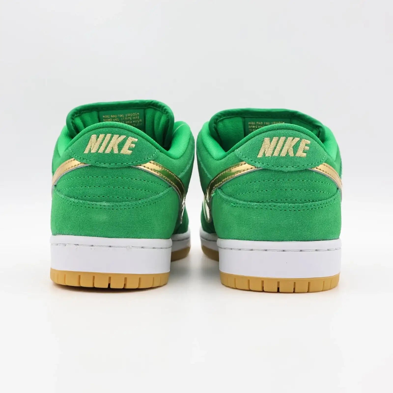 Tênis Verde Nike Dunk Low St Patrick’s Day Vista Traseira em Detalhes