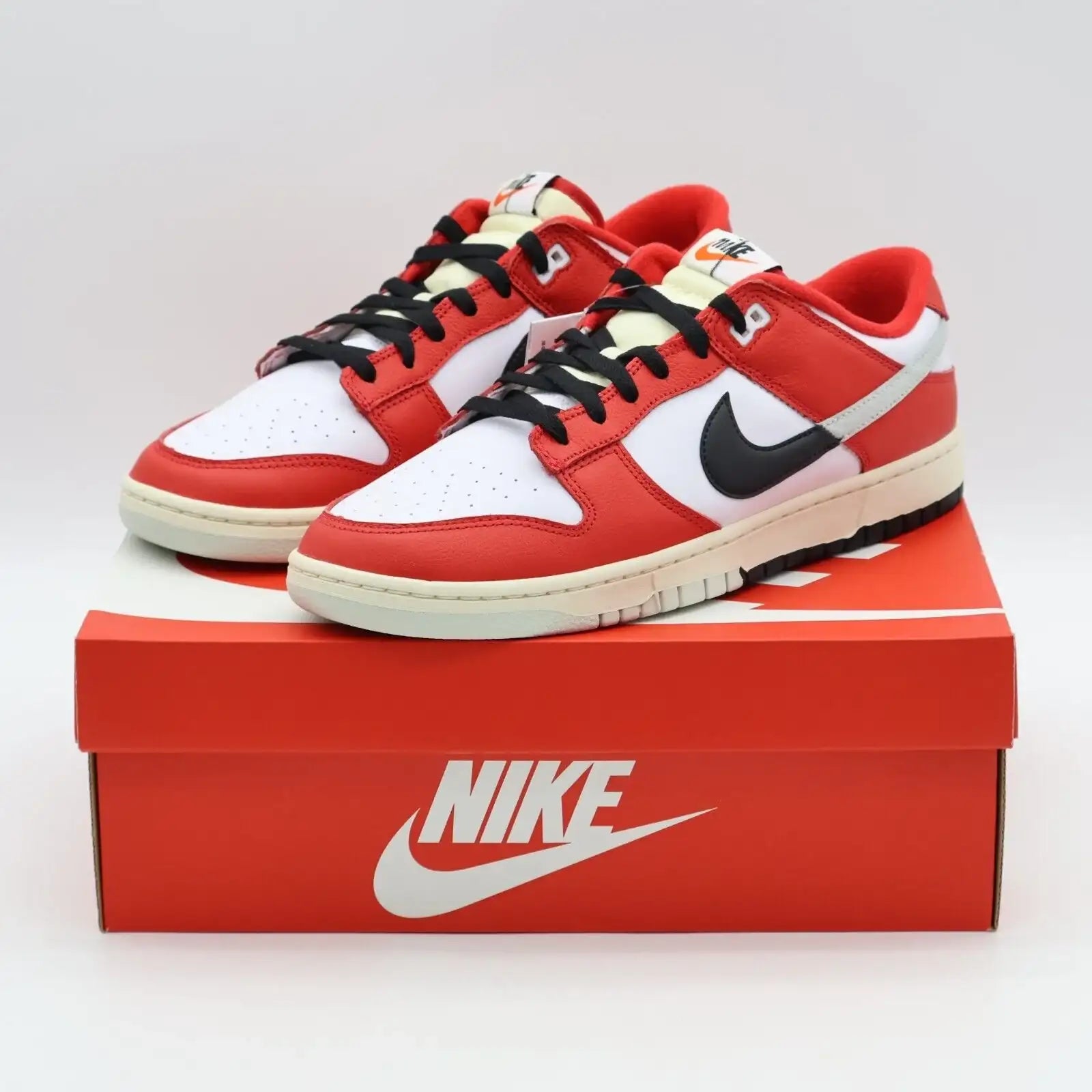Tênis Vermelho Nike Dunk Low Chicago Split Hombre Visto em Cima Da Caixa