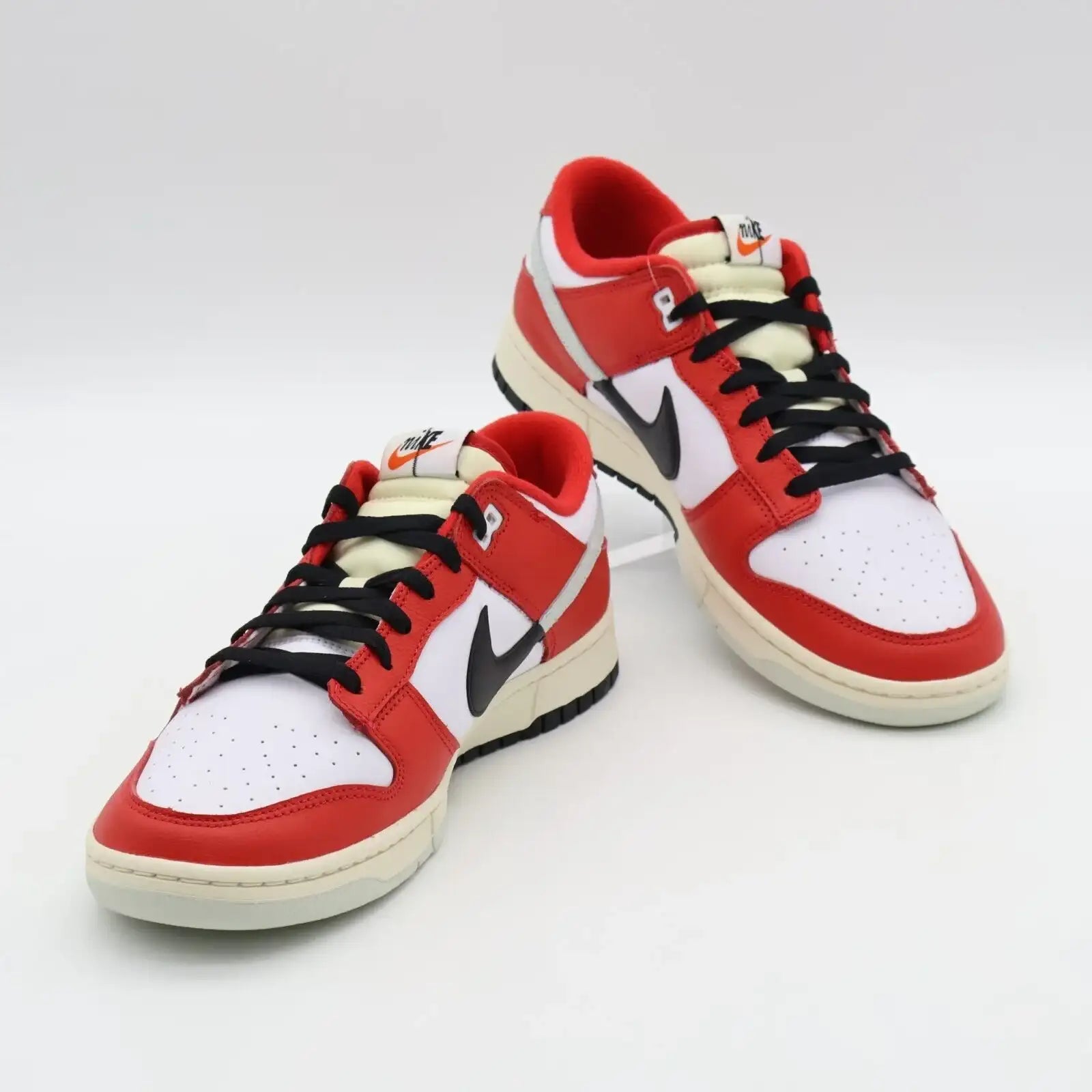Tênis Vermelho Nike Dunk Low Chicago Split Hombre Par Visto de Frente