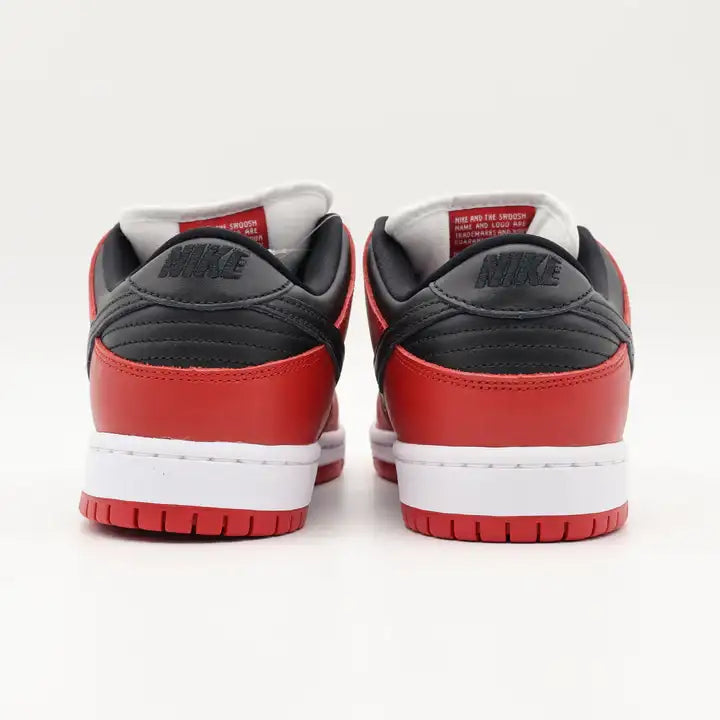 Tênis Vermelho Nike Dunk Low Chicago J-Pack Parte Traseira em Detalhes