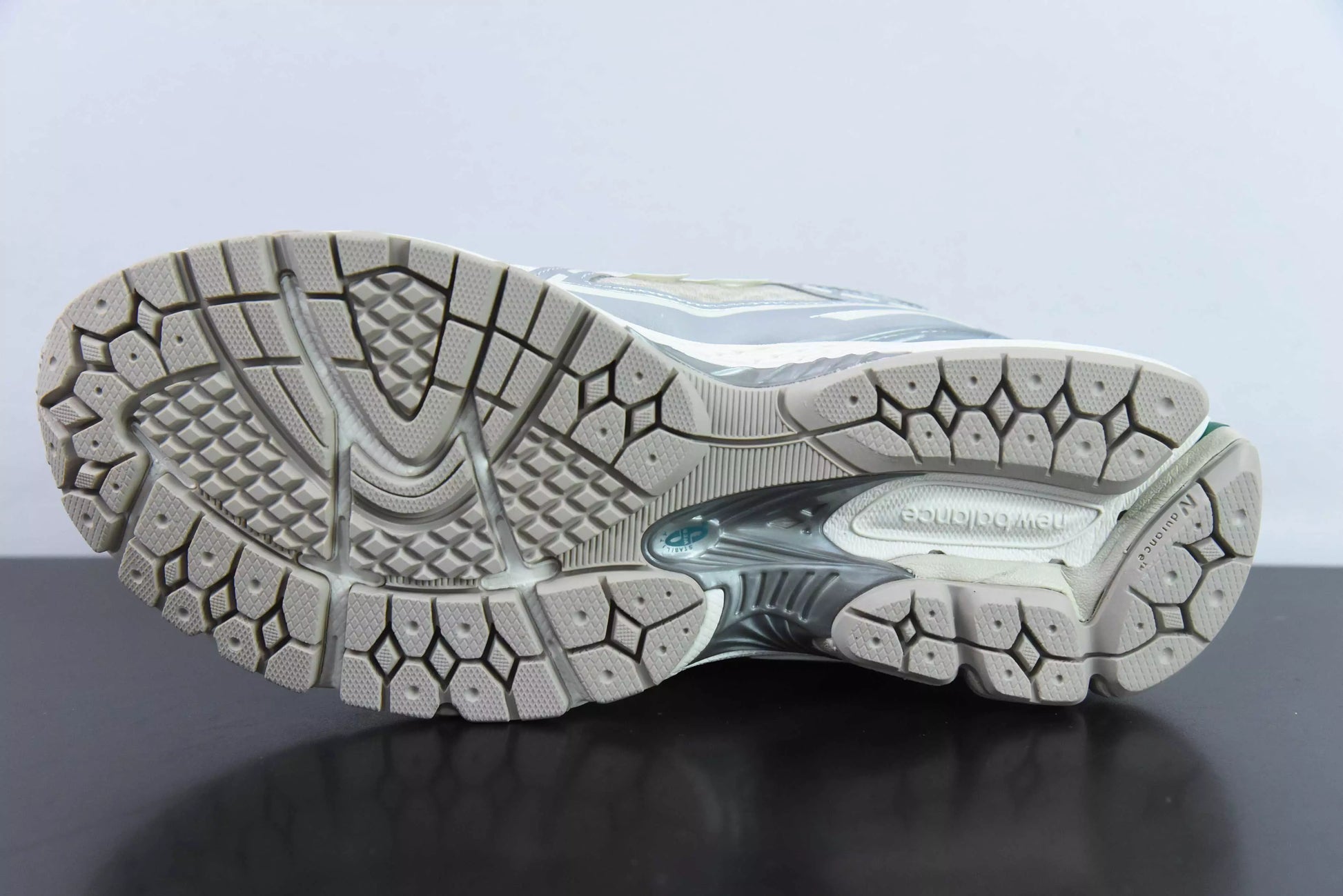 New Balance 1906R Silver Metallic