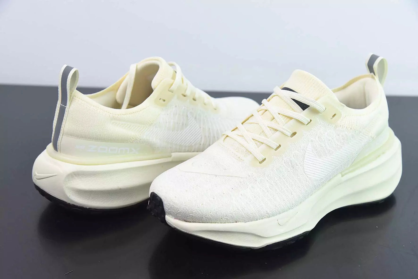 Nike Invincible Run 3 Light Cream White