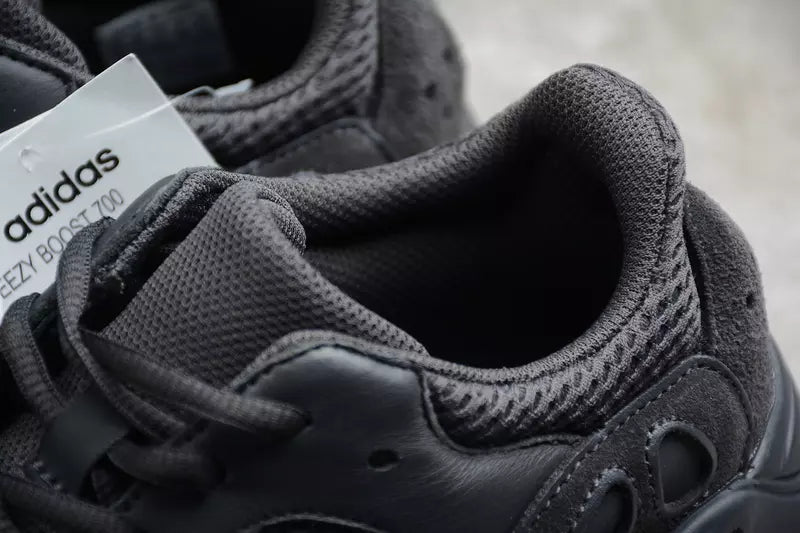 Adidas Yeezy Boost 700 Utility black