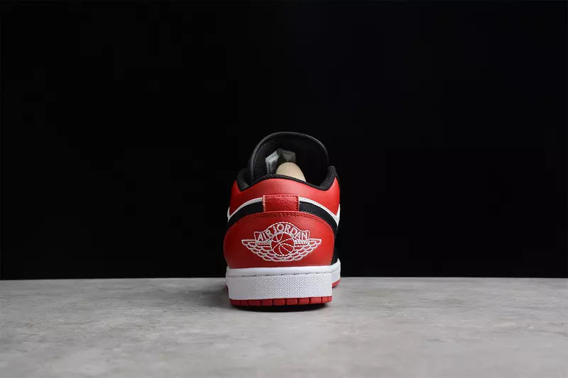 Air Jordan 1 Low Bred Toe