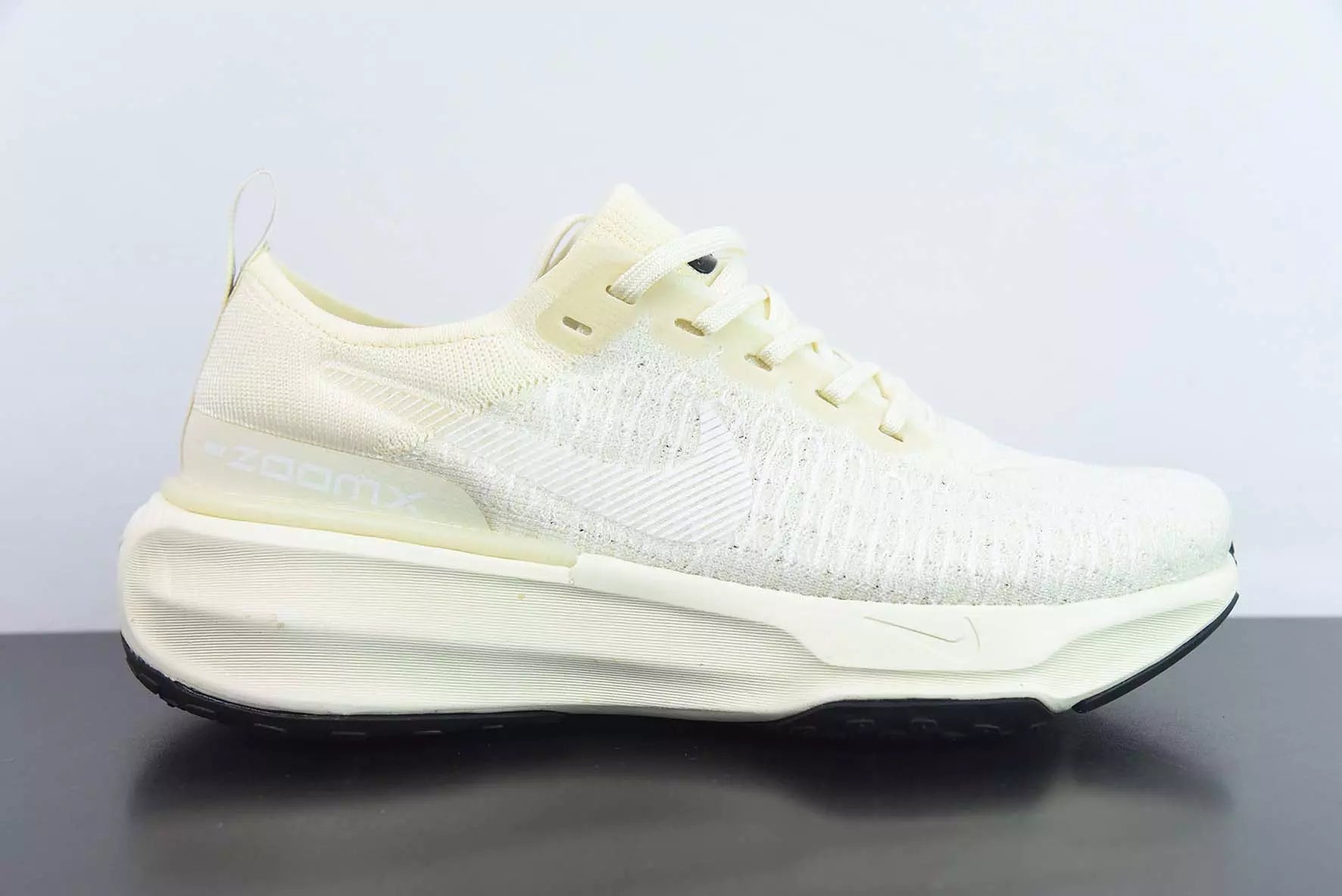 Nike Invincible Run 3 Light Cream White