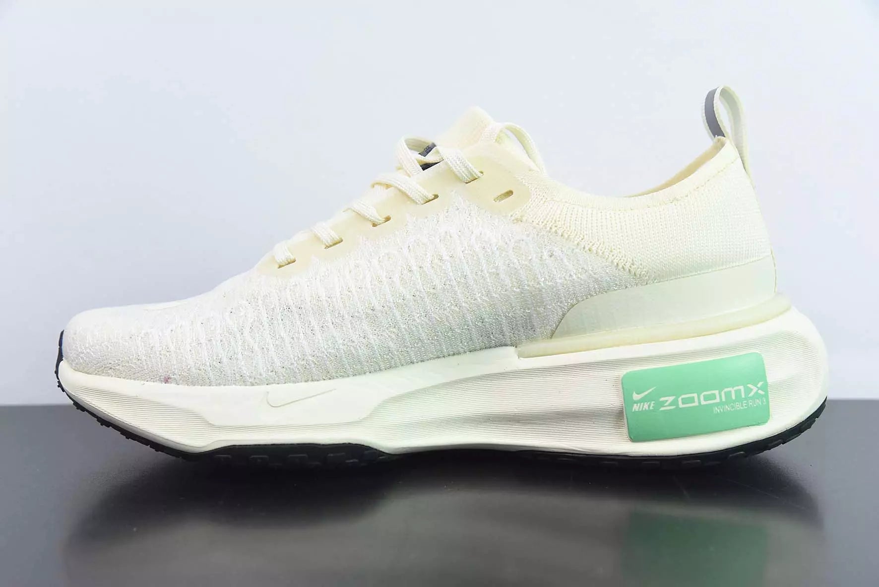 Nike Invincible Run 3 Light Cream White