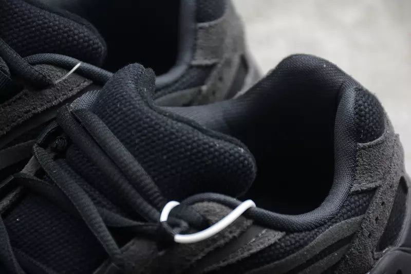 Adidas Yeezy Boost 700 Vanta