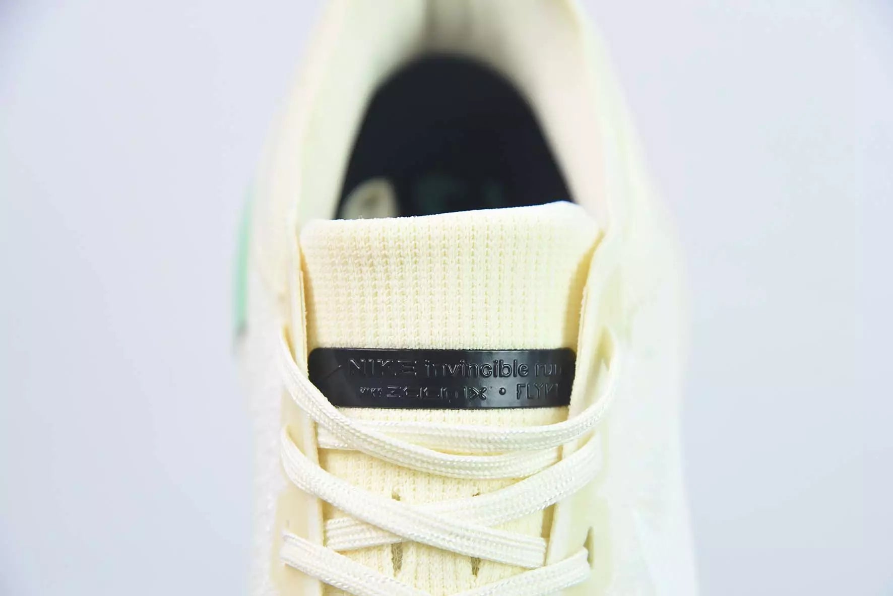 Nike Invincible Run 3 Light Cream White