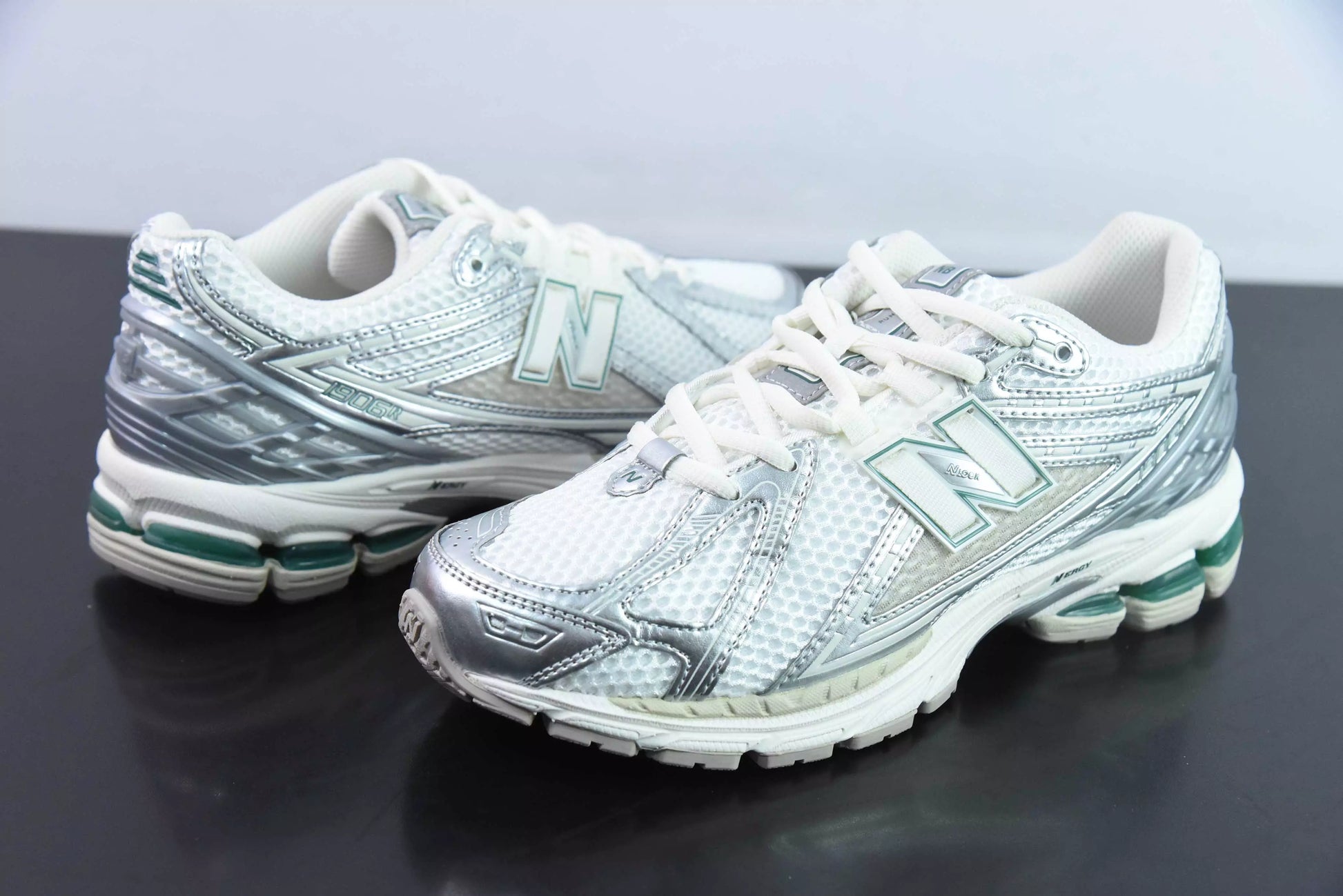 New Balance 1906R Silver Metallic