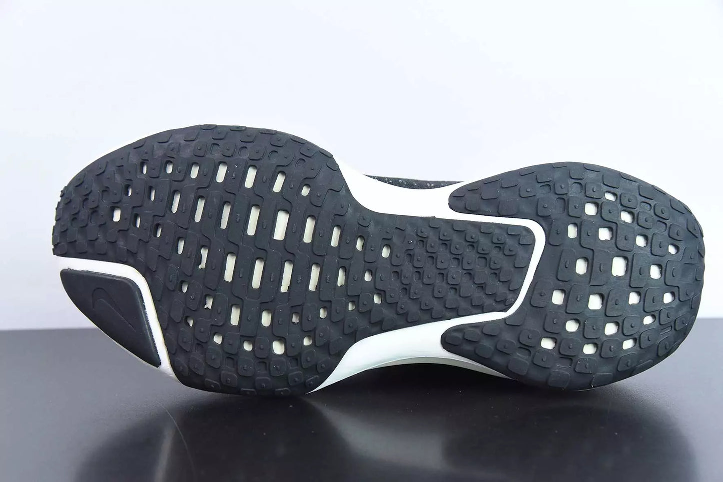 Nike Invincible Run 3 Black White