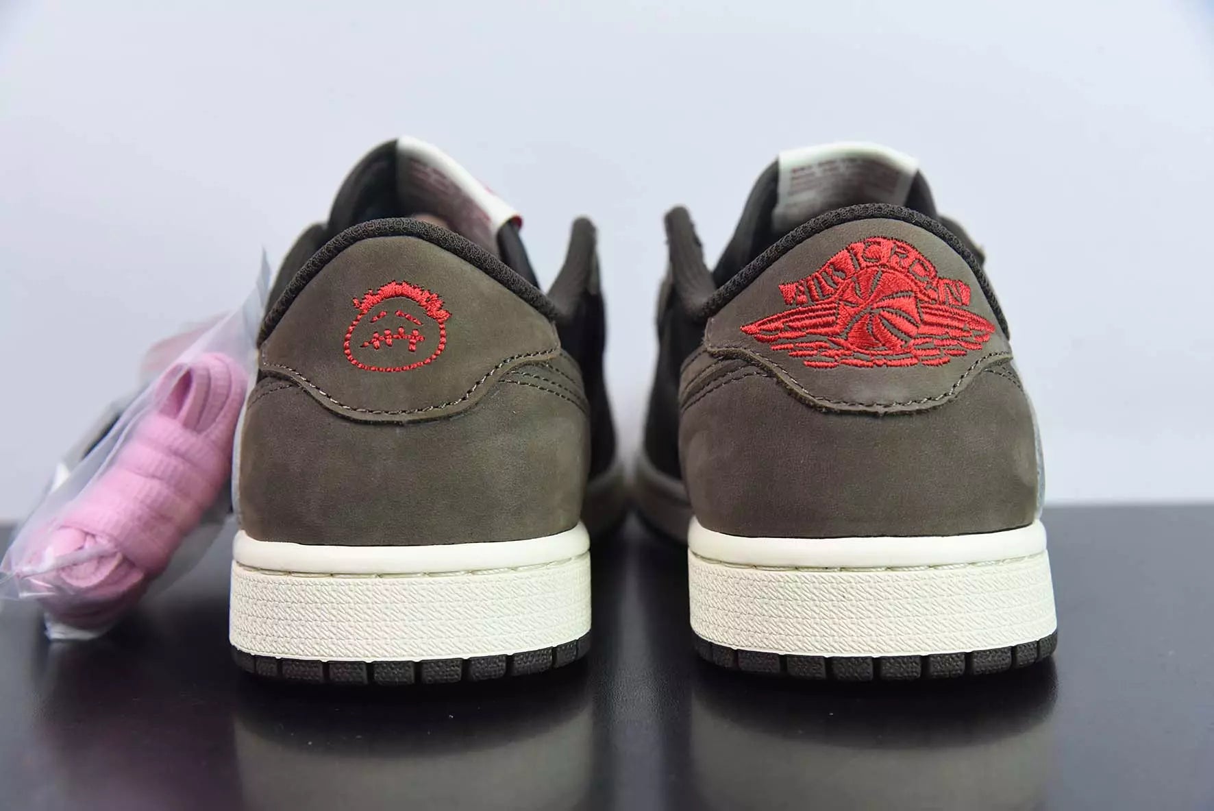 Jordan 1 Low OG x Travis Scott "Mocha"