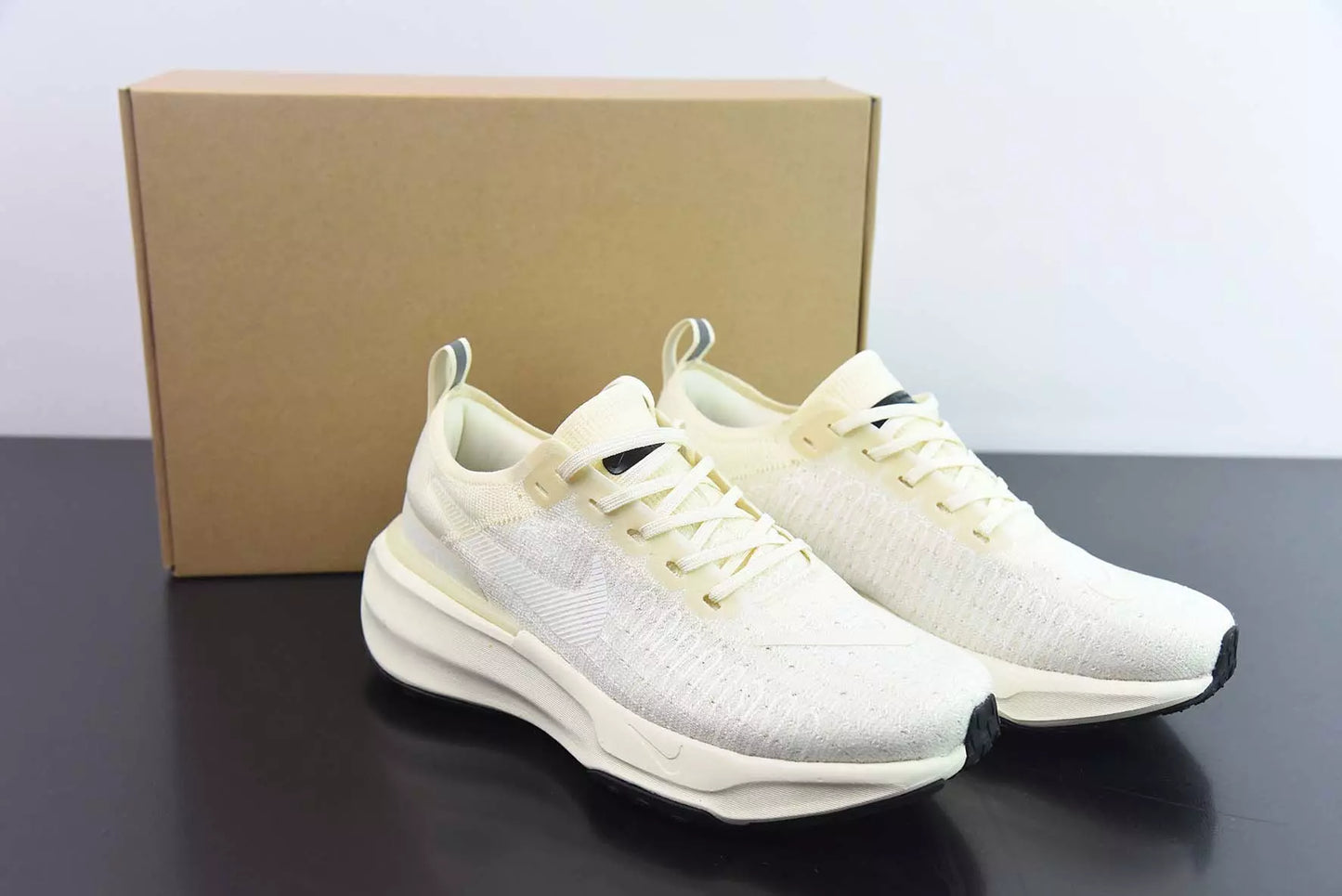 Nike Invincible Run 3 Light Cream White
