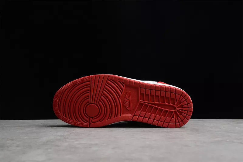 Air Jordan 1 Low Bred Toe