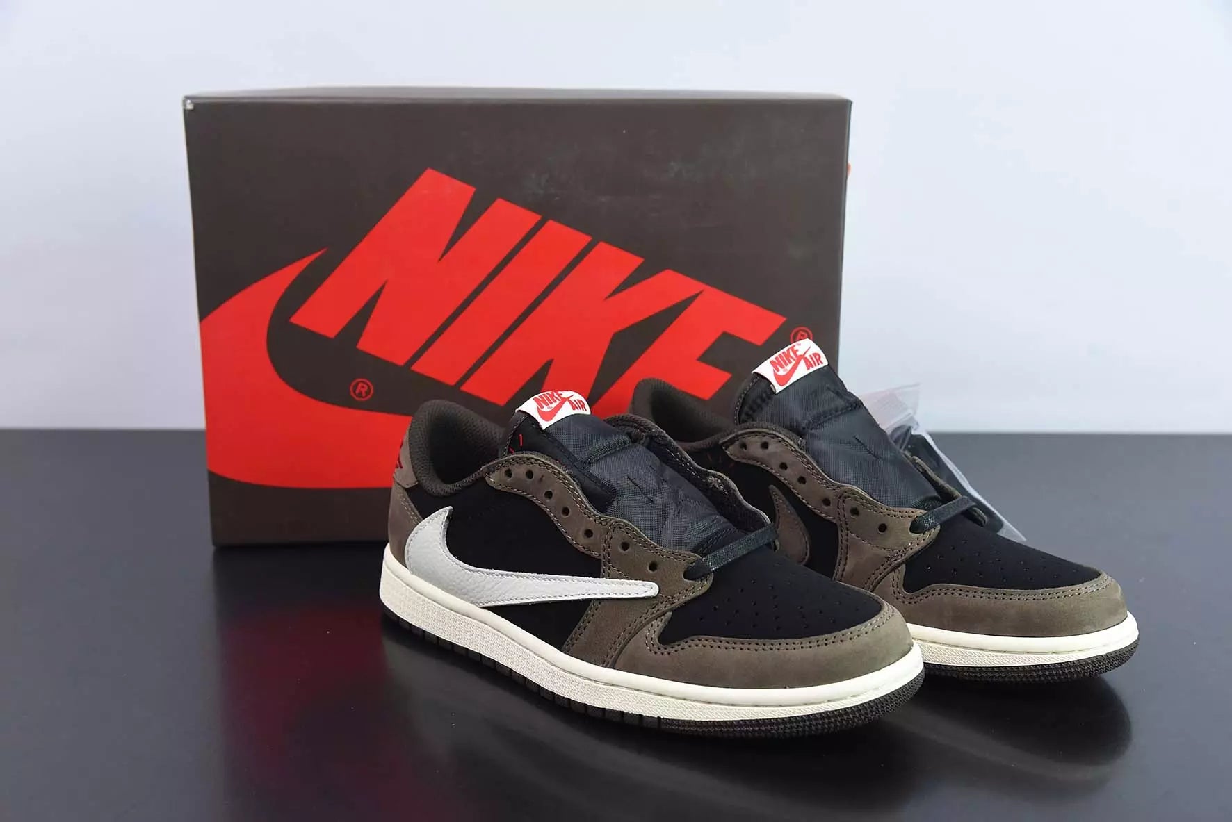Jordan 1 Low OG x Travis Scott "Mocha"