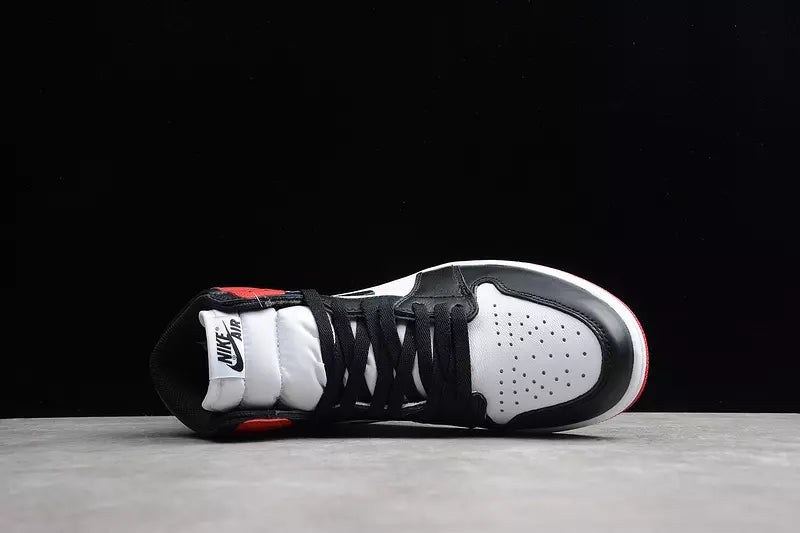Jordan 1 Retro High Black Toe