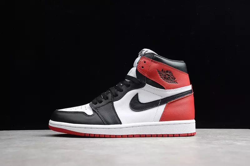Jordan 1 Retro High Black Toe