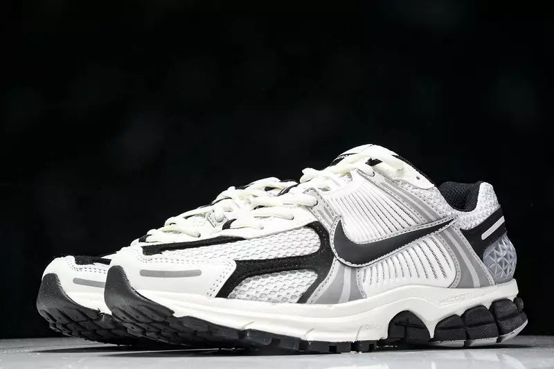 Nike Zoom Vomero 5 Photon Dust Black