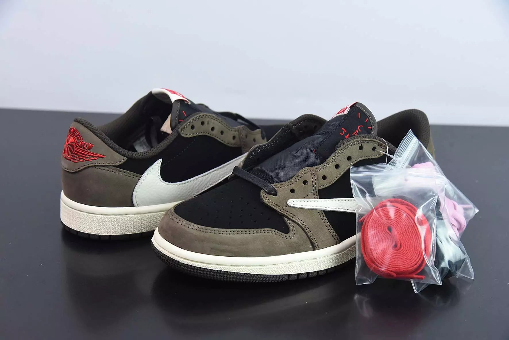 Jordan 1 Low OG x Travis Scott "Mocha"