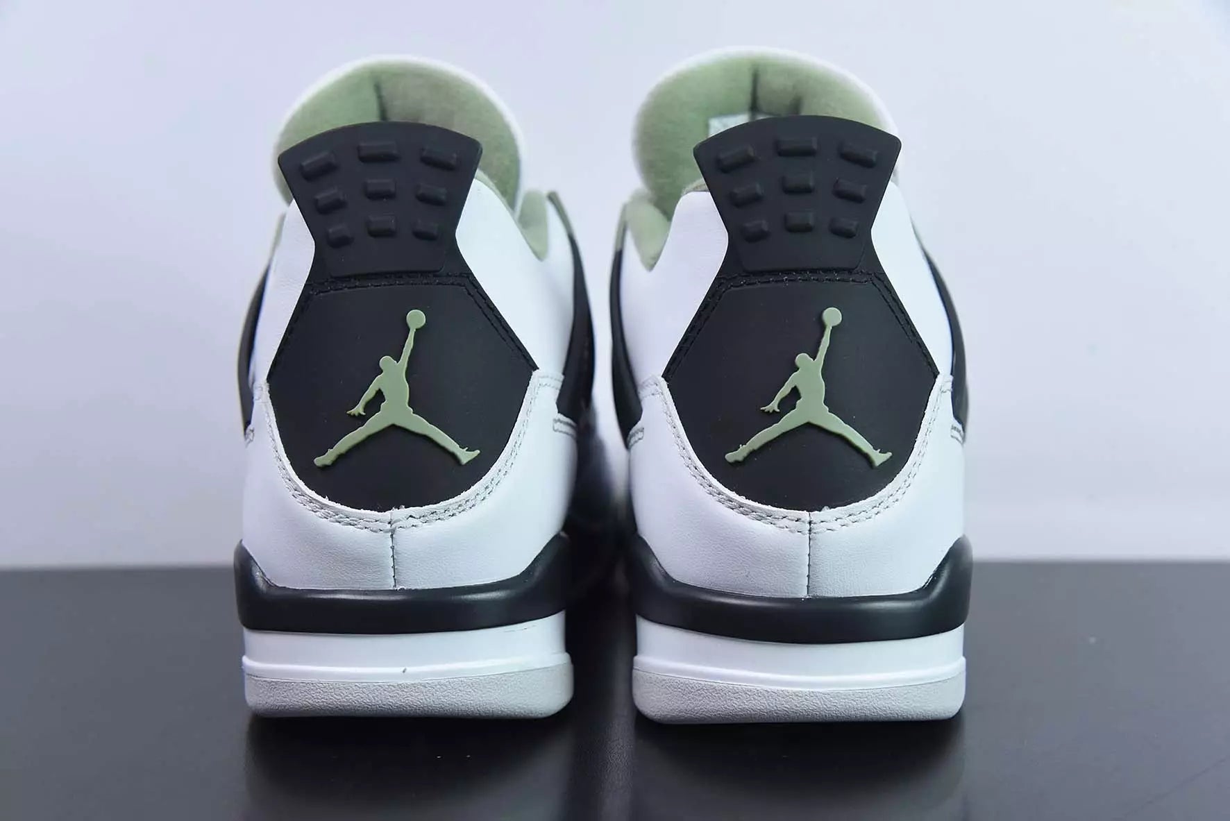 Jordan 4 Retro Seafoam