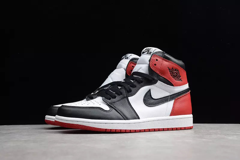 Jordan 1 Retro High Black Toe