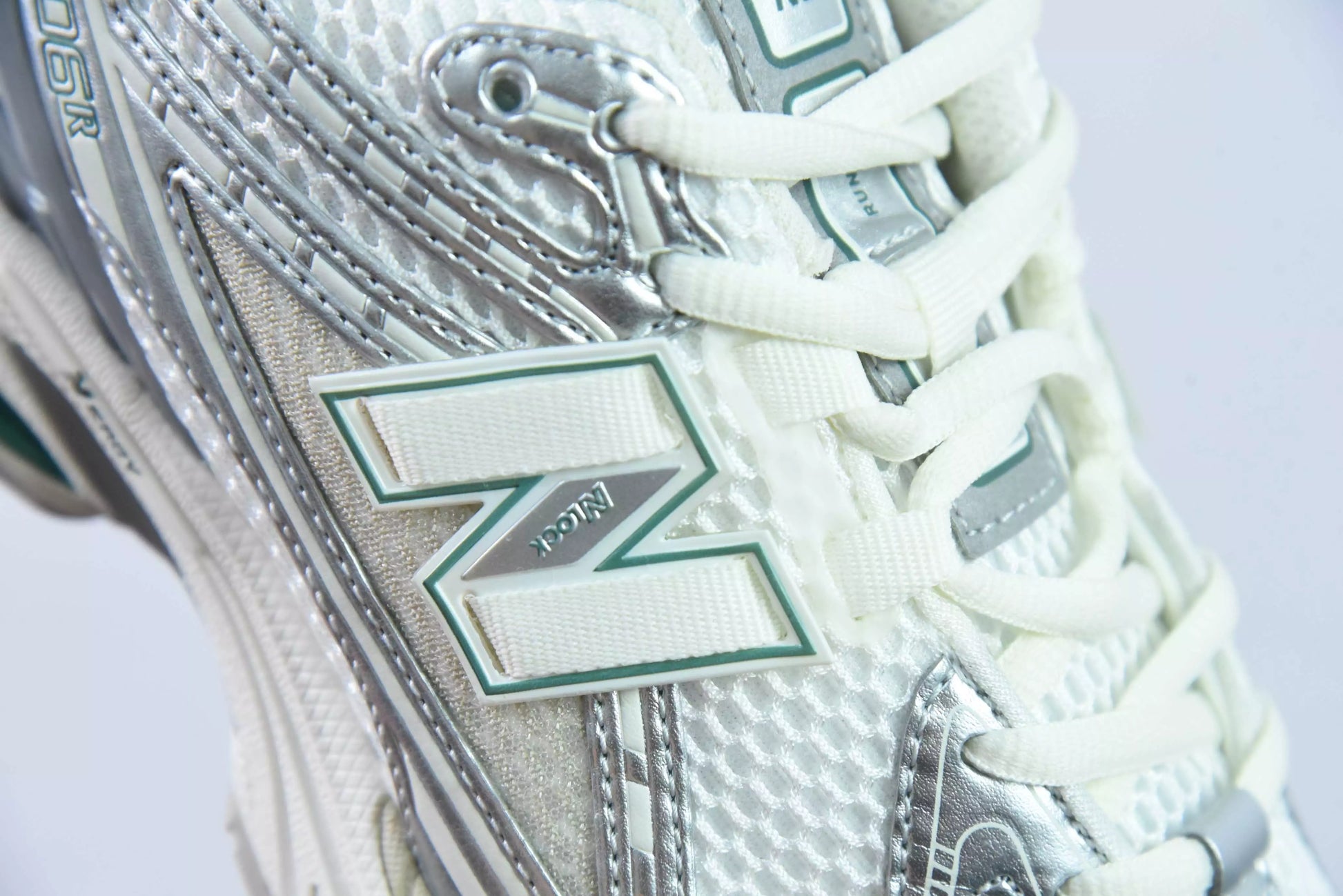 New Balance 1906R Silver Metallic