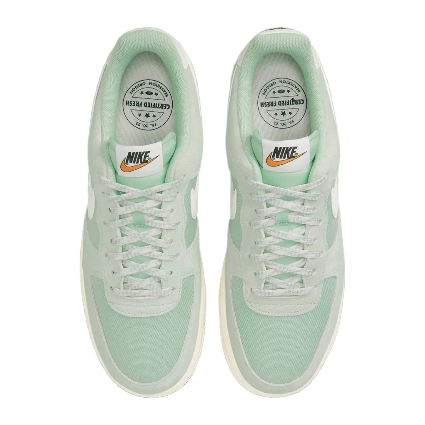 Tênis Verde Nike Air Force 1 07 LV8 Certified Fresh Enamel Green Par Visto Por Cima