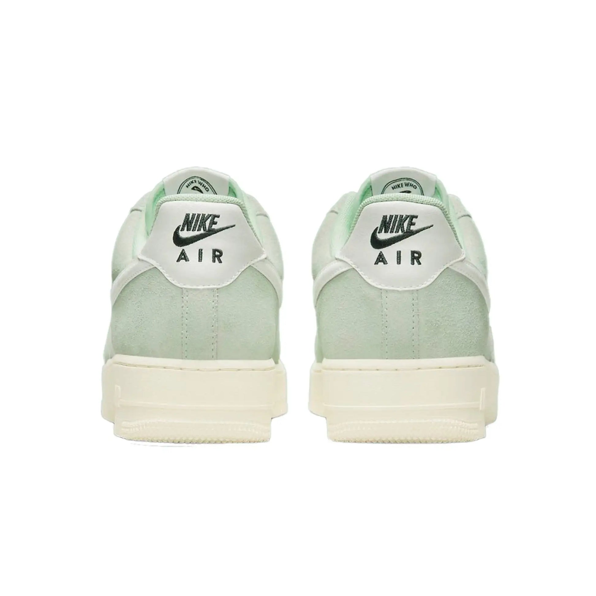 Tênis Verde Nike Air Force 1 07 LV8 Certified Fresh Enamel Green Parte Traseira
