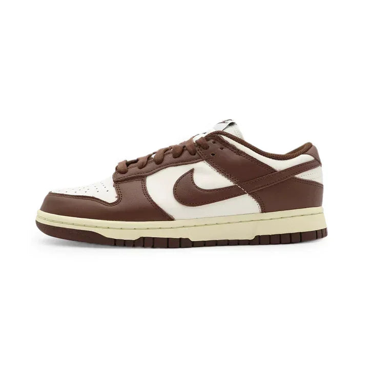 Tenis Nike Dunk Low Cacao Wow Marrom visto de lado