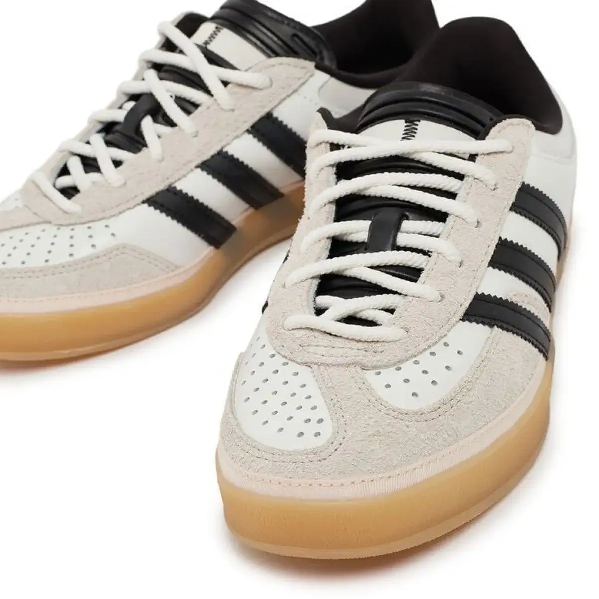 Adidas Gazelle Indoor x Bad Bunny Benito Parte do Cabedal em Detalhes