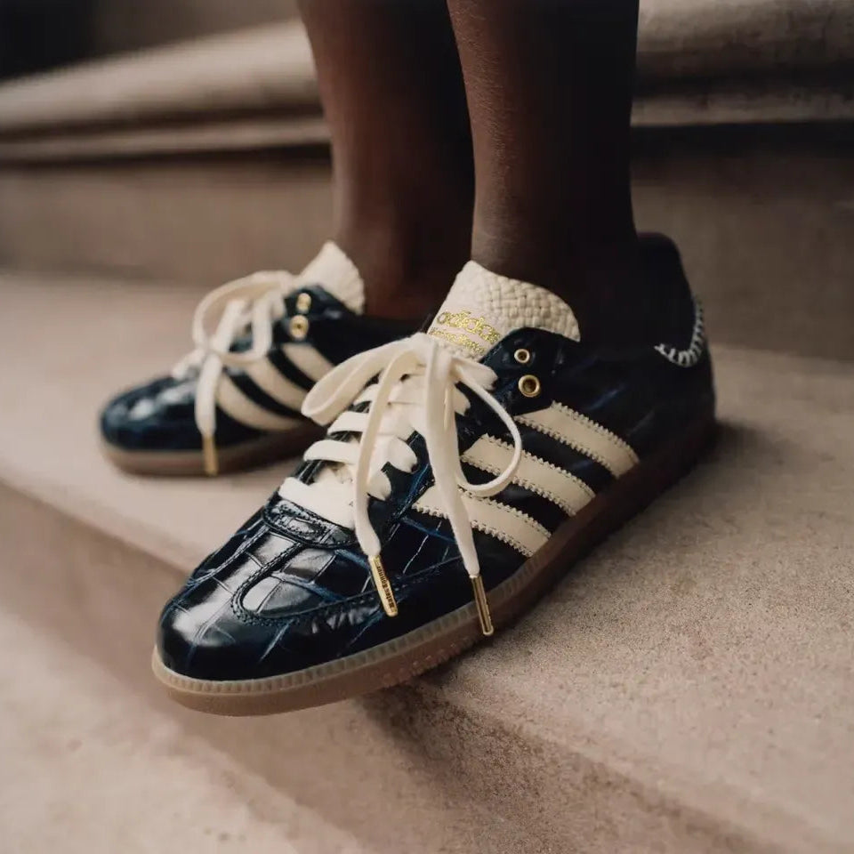 Tênis Azul Marinho Adidas Samba Wales Bonner Collegiate Navy Wonder No Pe em Detalhes