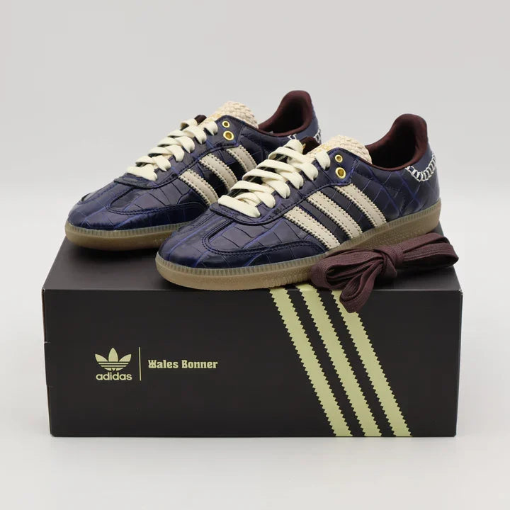 Tênis Azul Marinho Adidas Samba Wales Bonner Collegiate Navy Wonder Par em Cima da Caixa Preta Wales Bonner