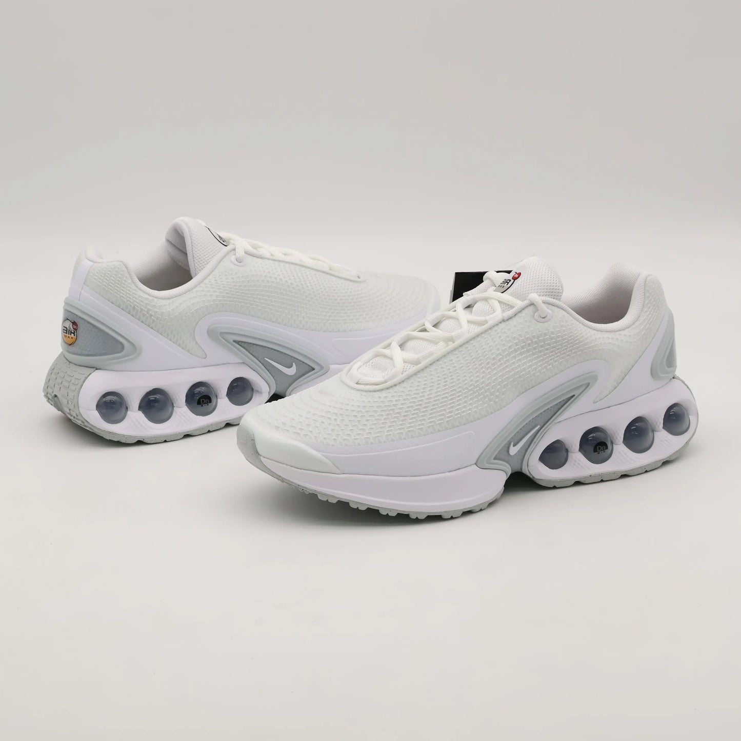Nike Air Max Dn Branco Par Visto de Lado