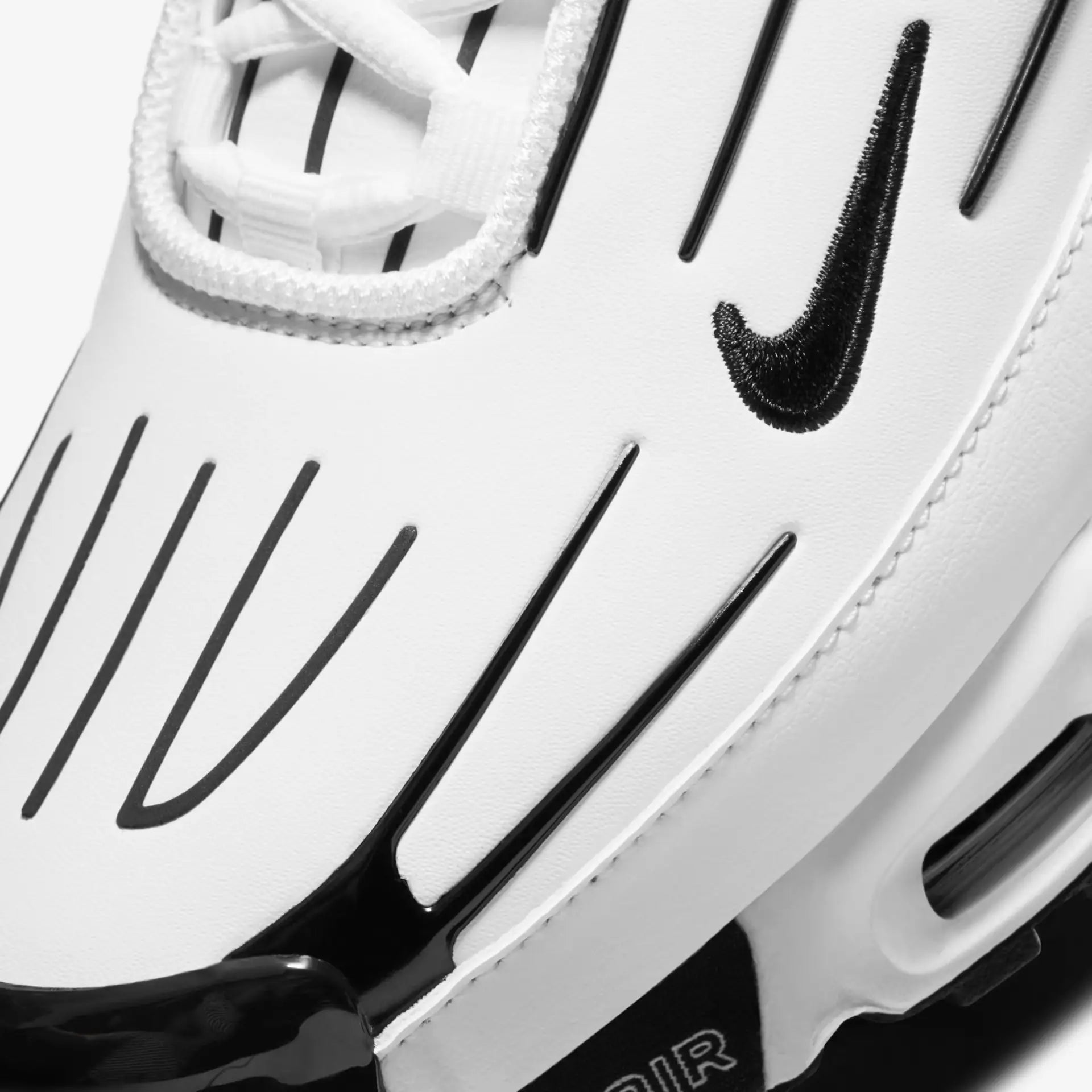 Air Max Plus 3 Black White Parte Frontal em Detalhes