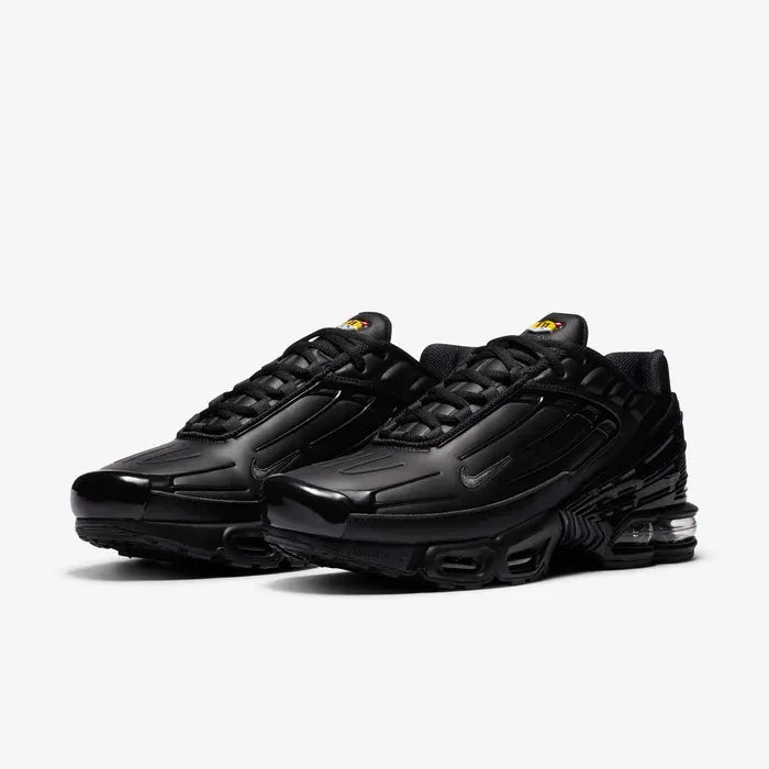Air Max Plus 3 Triple Black Par Visto de Frente