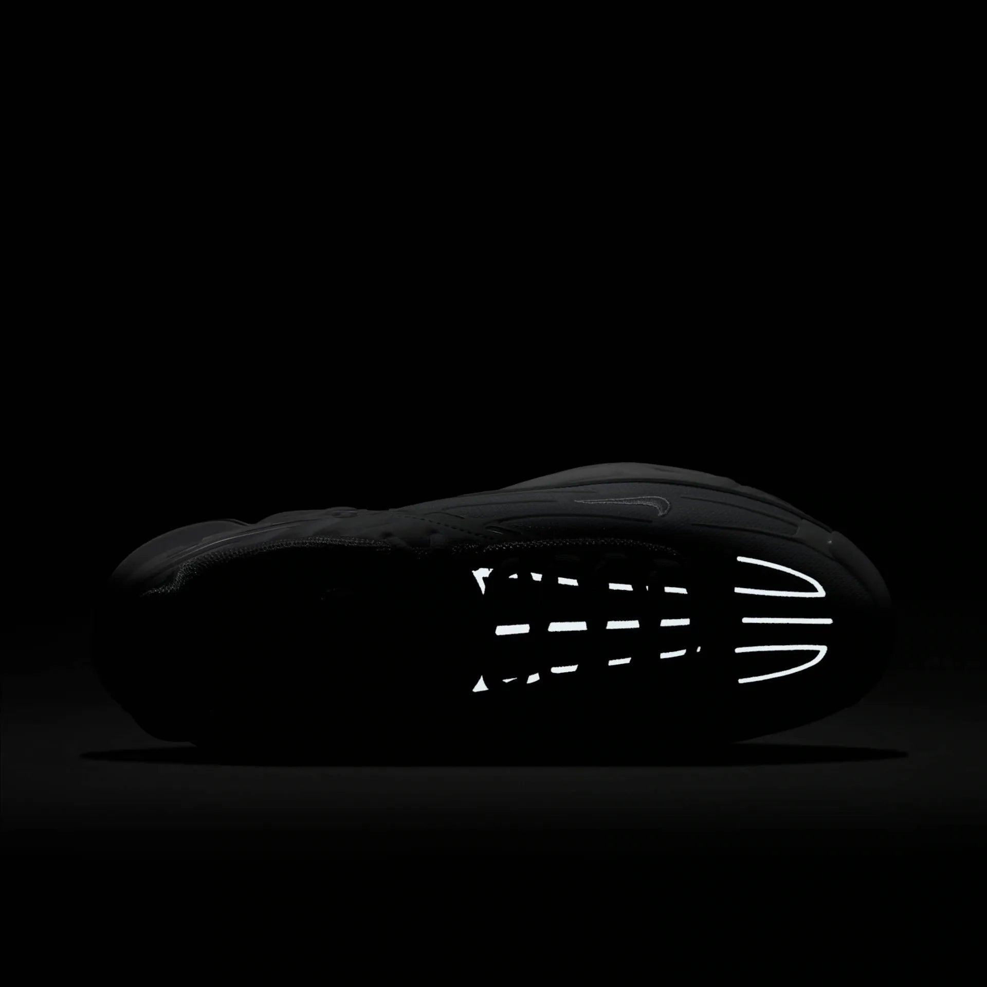 Air Max Plus 3 Triple White Parte Frontal Brilhando no Escuro